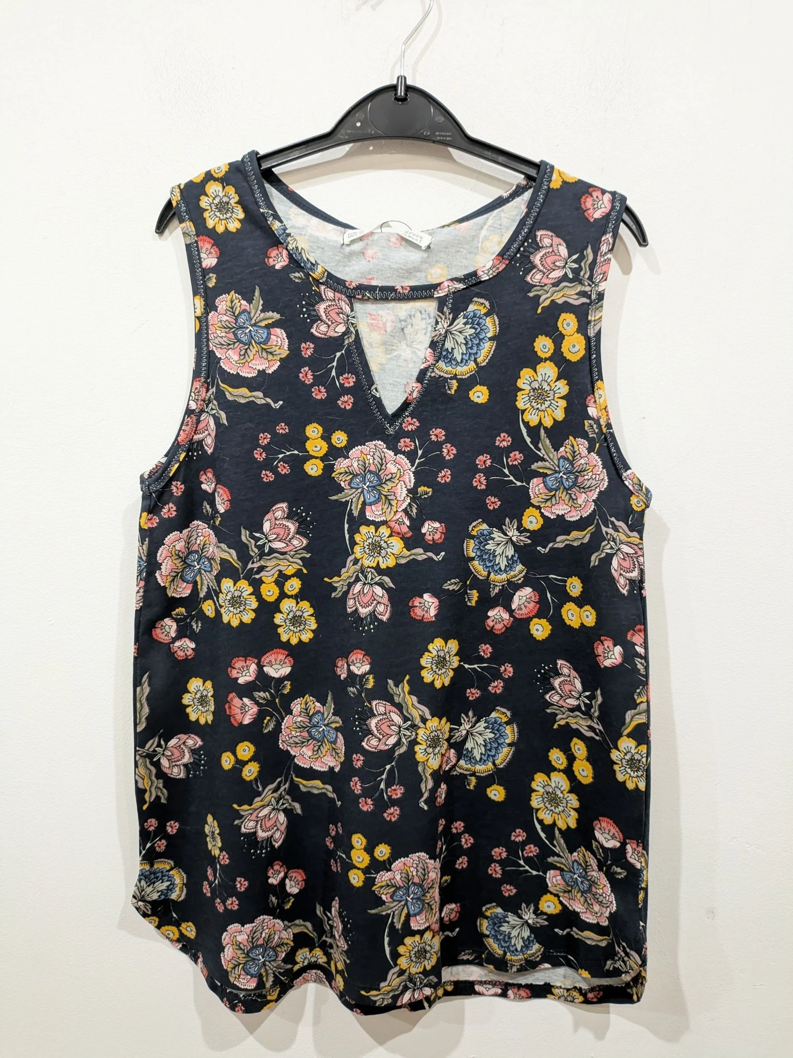Camiseta sin Mangas Azul Marino con Estampado Floral y Detalle en Escote talla XS de Sfera